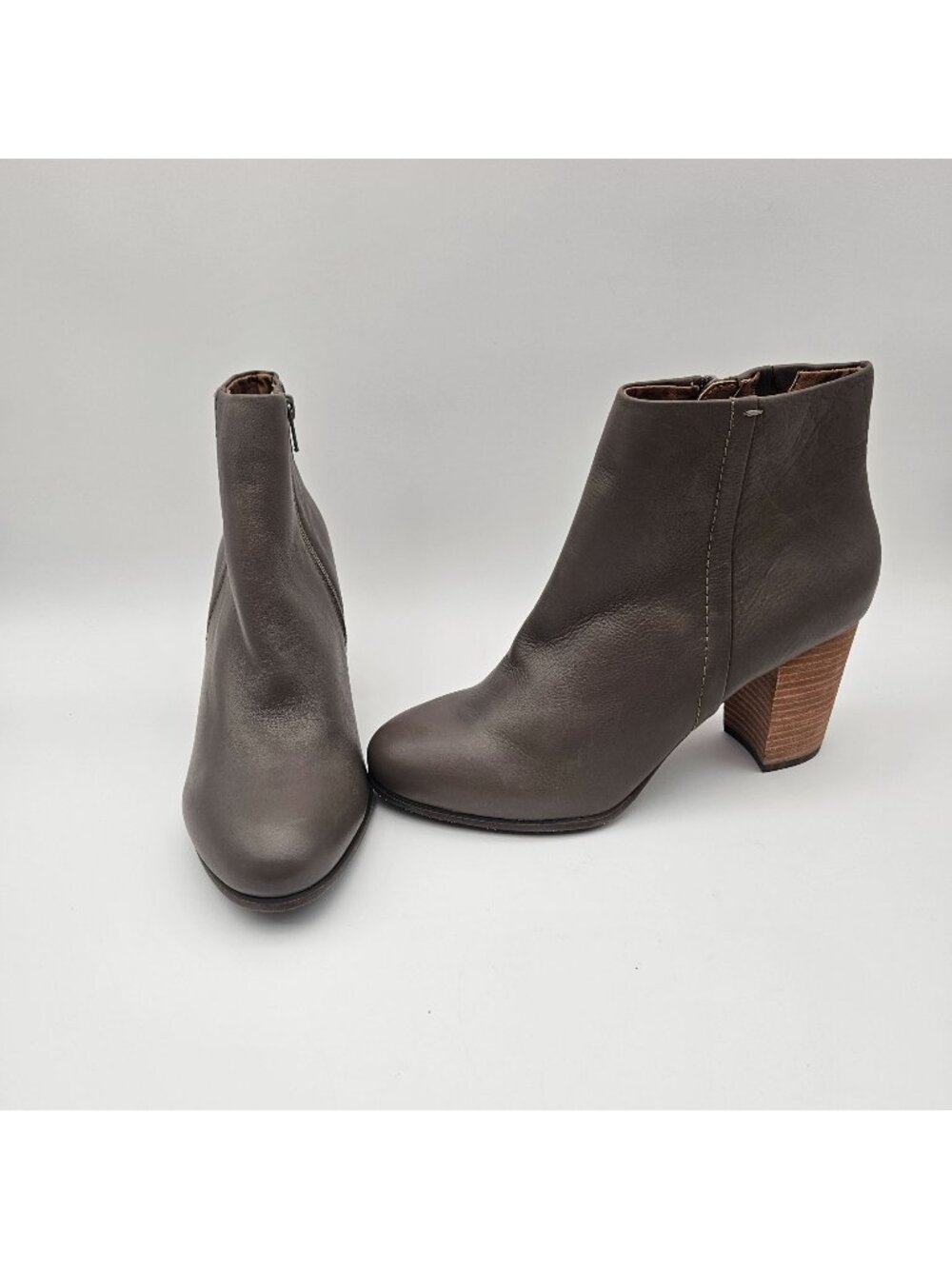 Vionic Kennedy Oyster Gray Leather Ankle Boot Block Heel Womens Sz 9 NEW